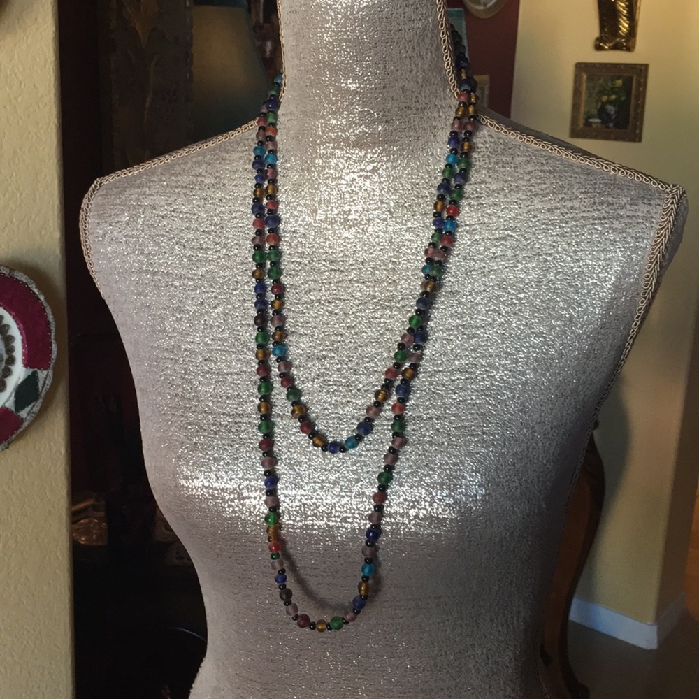MULTI COLORED STONES NECKLACE.